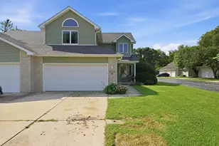 304 Grande Dr, Minooka, IL 60447 - Photo 1
