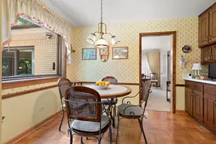 6733 N Navajo Ave, Lincolnwood, IL 60712 - Photo 8