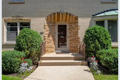 6733 N Navajo Avenue, Lincolnwood, IL 60712 - Photo 2