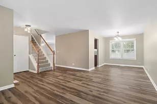 388 Woodhollow Ln, Bartlett, IL 60103 - Photo 2