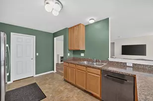 312 N Blue Jay St, Cortland, IL 60112 - Photo 12