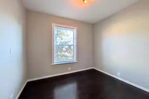 1067 W Argyle St, Chicago, IL 60640 - Photo 6