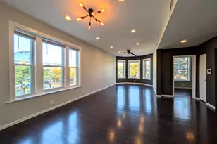 1067 W Argyle St, Chicago, IL 60640 - Photo 2