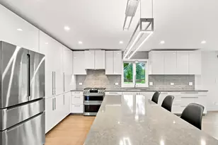 9S580 Clarendon Hills Rd, Willowbrook, IL 60527 - Photo 12