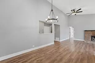 938 Hidden Lake Dr, Buffalo Grove, IL 60089 - Photo 6