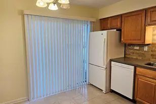 592 Lotus Ct, Wheeling, IL 60090 - Photo 4