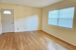 592 Lotus Ct, Wheeling, IL 60090 - Photo 6