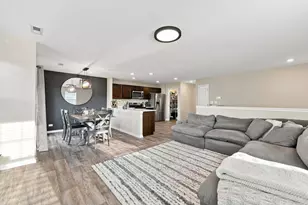 3839 Honeysuckle Ln, Elgin, IL 60124 - Photo 2