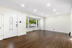 8826 S Jeffery Blvd, Chicago, IL 60617 - Photo 4