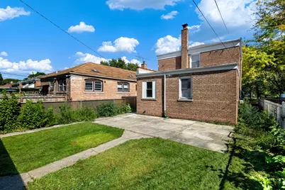 8826 S Jeffery Boulevard, Chicago, IL 60617 - Photo 34