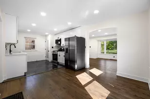 8826 S Jeffery Blvd, Chicago, IL 60617 - Photo 8