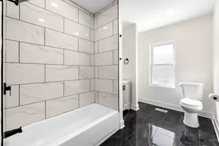 8826 S Jeffery Blvd, Chicago, IL 60617 - Photo 16