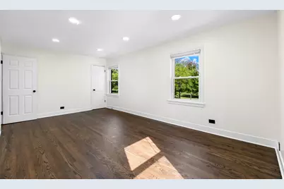 8826 S Jeffery Boulevard, Chicago, IL 60617 - Photo 24