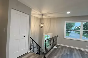 36581 N Grandwood Dr, Gurnee, IL 60031 - Photo 2