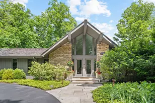 677 Driftwood Ln, Northbrook, IL 60062 - Photo 2
