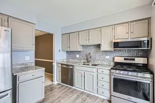 372 Springlake Ln, Aurora, IL 60504 - Photo 6