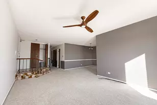 372 Springlake Ln, Aurora, IL 60504 - Photo 2