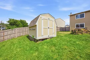 1320 Burns Dr, Elgin, IL 60120 - Photo 32