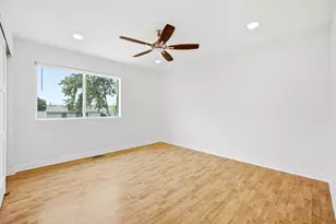 1320 Burns Dr, Elgin, IL 60120 - Photo 26