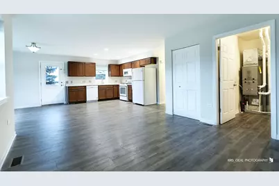 1410 Thomas Drive, Woodstock, IL 60098 - Photo 2