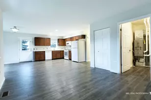 1410 Thomas Dr, Woodstock, IL 60098 - Photo 2