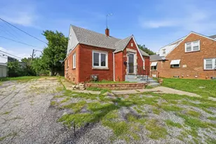 404 River Oaks Dr, Calumet City, IL 60409 - Photo 2