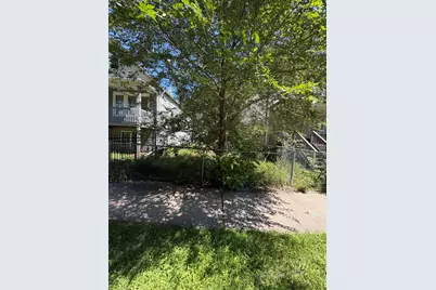 8137 S Muskegon Avenue, Chicago, IL 60617 - Photo 1