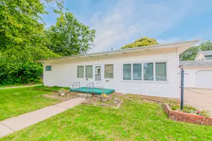 608 E Grant St, Streator, IL 61364 - Photo 2