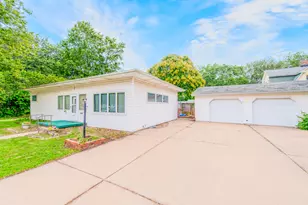 608 E Grant St, Streator, IL 61364 - Photo 1