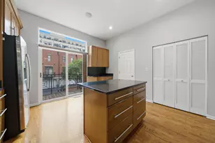 935 W College Pkwy, Chicago, IL 60608 - Photo 16