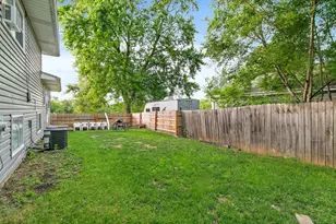 140 Skyline Dr, Carpentersville, IL 60110 - Photo 16