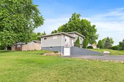 140 Skyline Drive, Carpentersville, IL 60110 - Photo 18