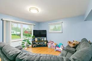 140 Skyline Dr, Carpentersville, IL 60110 - Photo 4