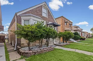 8340 S Yates Blvd, Chicago, IL 60617 - Photo 2