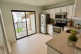 161 N Waters Edge Dr, Glendale Heights, IL 60139 - Photo 14