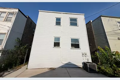 1749 N Meade Avenue, Chicago, IL 60639 - Photo 2