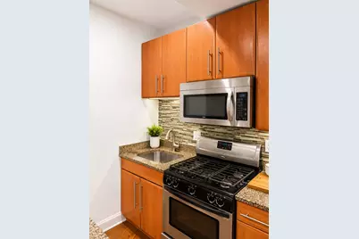 3206 W Berwyn Avenue #G, Chicago, IL 60625 - Photo 6