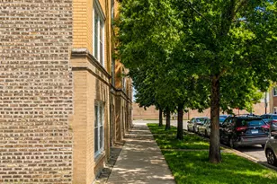 3206 W Berwyn Ave, Chicago, IL 60625 - Photo 2