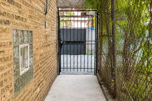 3206 W Berwyn Ave, Chicago, IL 60625 - Photo 16
