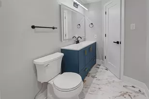 2042 W Coulter St, Chicago, IL 60608 - Photo 10