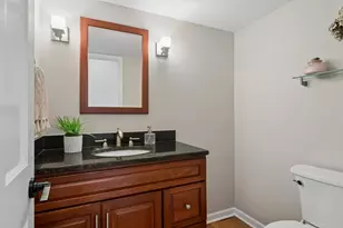 323 Camden Pl, Vernon Hills, IL 60061 - Photo 16