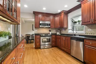 323 Camden Pl, Vernon Hills, IL 60061 - Photo 10