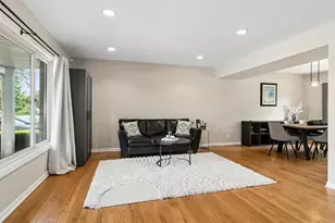 323 Camden Pl, Vernon Hills, IL 60061 - Photo 4