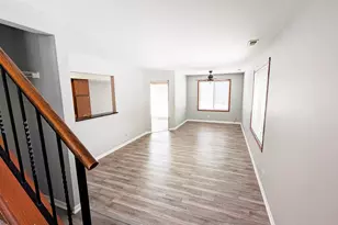 2716 Yorkshire Ct, Aurora, IL 60502 - Photo 2