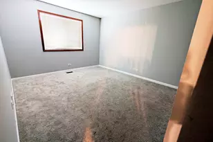 2716 Yorkshire Ct, Aurora, IL 60502 - Photo 6