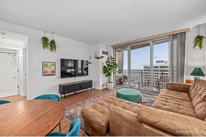 807 Davis Street #2103, Evanston, IL 60201 - Photo 18