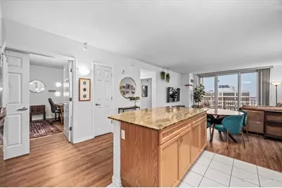 807 Davis Street #2103, Evanston, IL 60201 - Photo 12