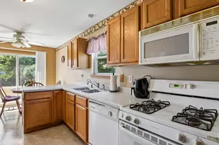 92 Prairiefield Ave, Cortland, IL 60112 - Photo 8