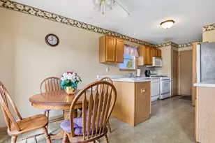 92 Prairiefield Ave, Cortland, IL 60112 - Photo 6