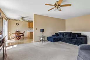 92 Prairiefield Ave, Cortland, IL 60112 - Photo 4